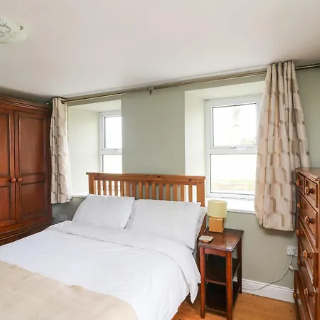 Sanderling * Greenfield Cross Roads