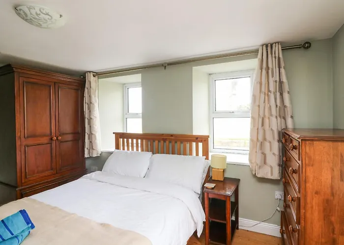 Sanderling * Greenfield Cross Roads